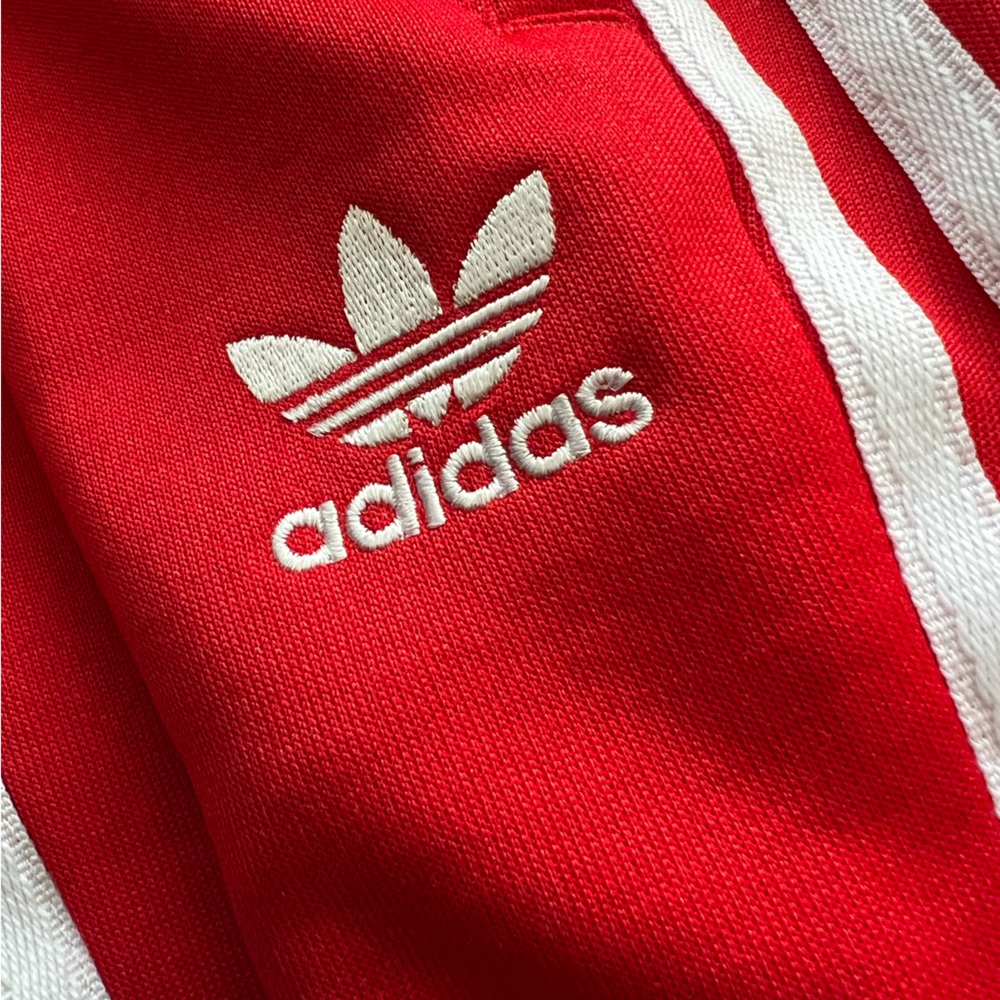ADICOLOR CLASSICS SST TRACK PANTS | RED